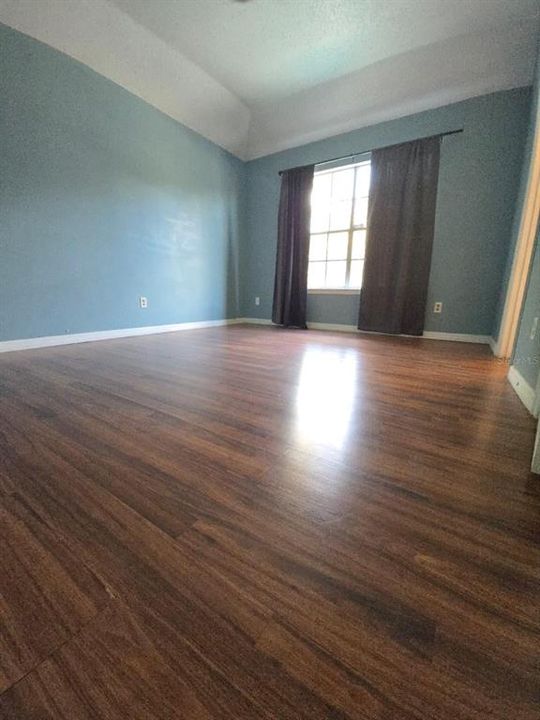 合同活跃: $3,295 (4 贝兹, 3 浴室, 1841 平方英尺)