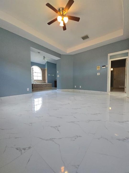 合同活跃: $3,295 (4 贝兹, 3 浴室, 1841 平方英尺)