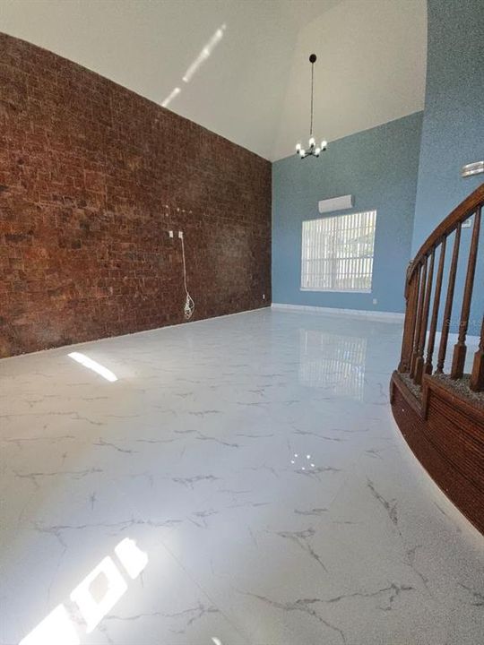 合同活跃: $3,295 (4 贝兹, 3 浴室, 1841 平方英尺)