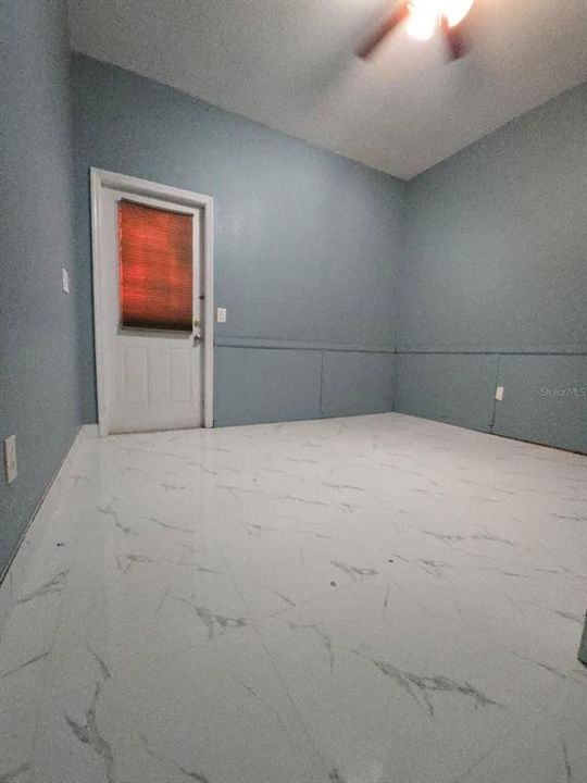 合同活跃: $3,295 (4 贝兹, 3 浴室, 1841 平方英尺)