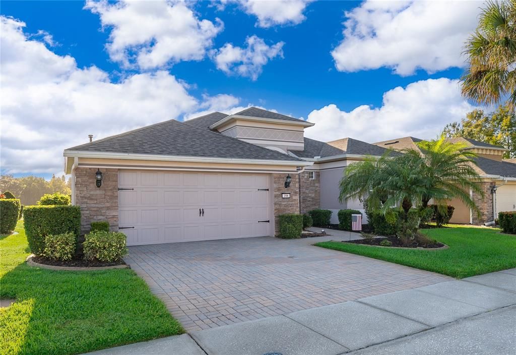 For Sale: $499,900 (4 beds, 2 baths, 2249 Square Feet)