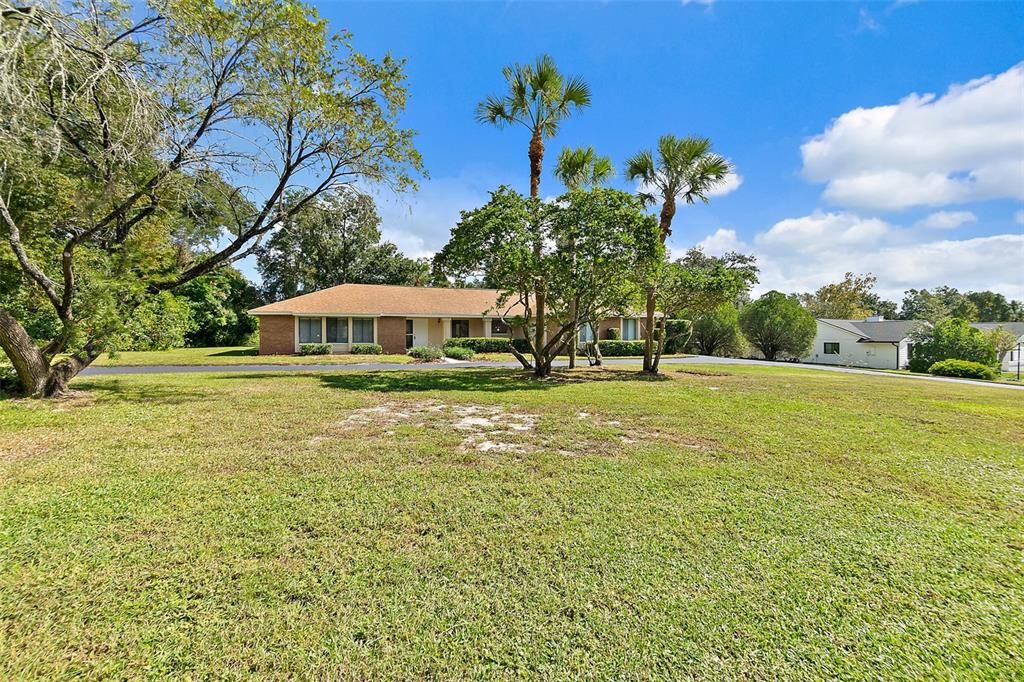 合同活跃: $720,000 (4 贝兹, 3 浴室, 2191 平方英尺)