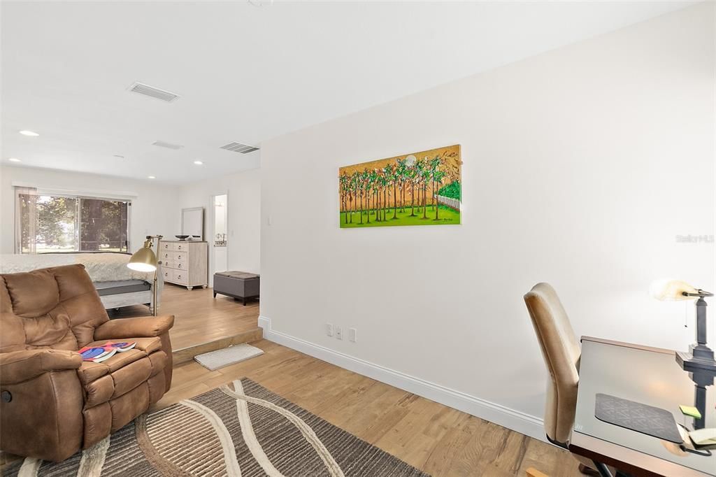 合同活跃: $720,000 (4 贝兹, 3 浴室, 2191 平方英尺)