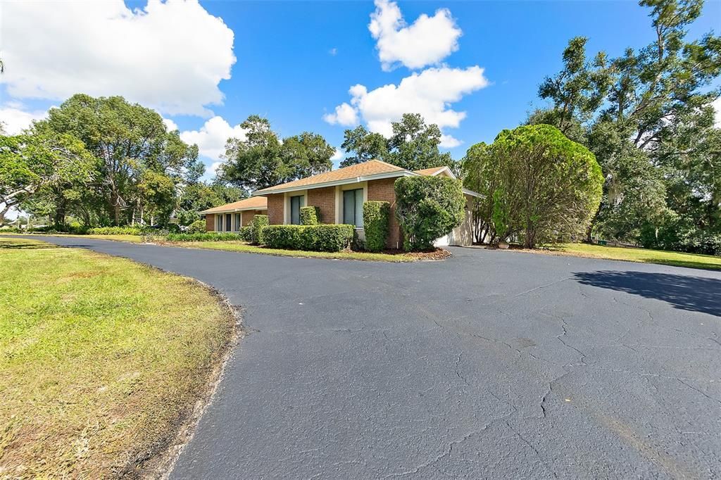 合同活跃: $720,000 (4 贝兹, 3 浴室, 2191 平方英尺)