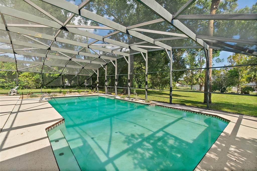 合同活跃: $720,000 (4 贝兹, 3 浴室, 2191 平方英尺)