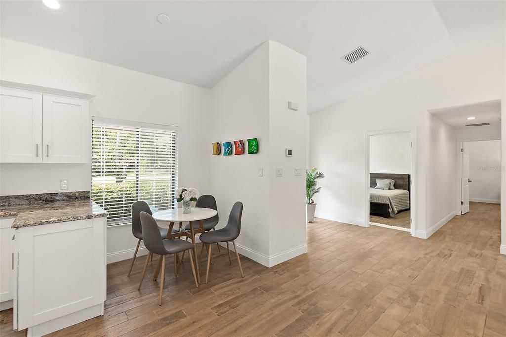 合同活跃: $720,000 (4 贝兹, 3 浴室, 2191 平方英尺)