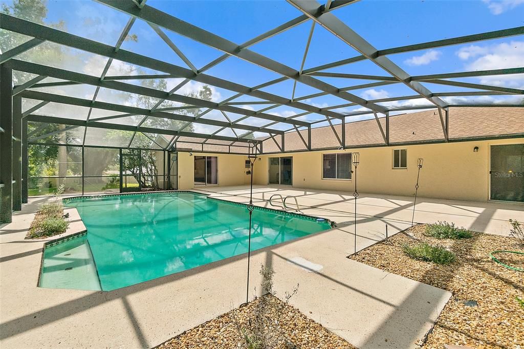 合同活跃: $720,000 (4 贝兹, 3 浴室, 2191 平方英尺)