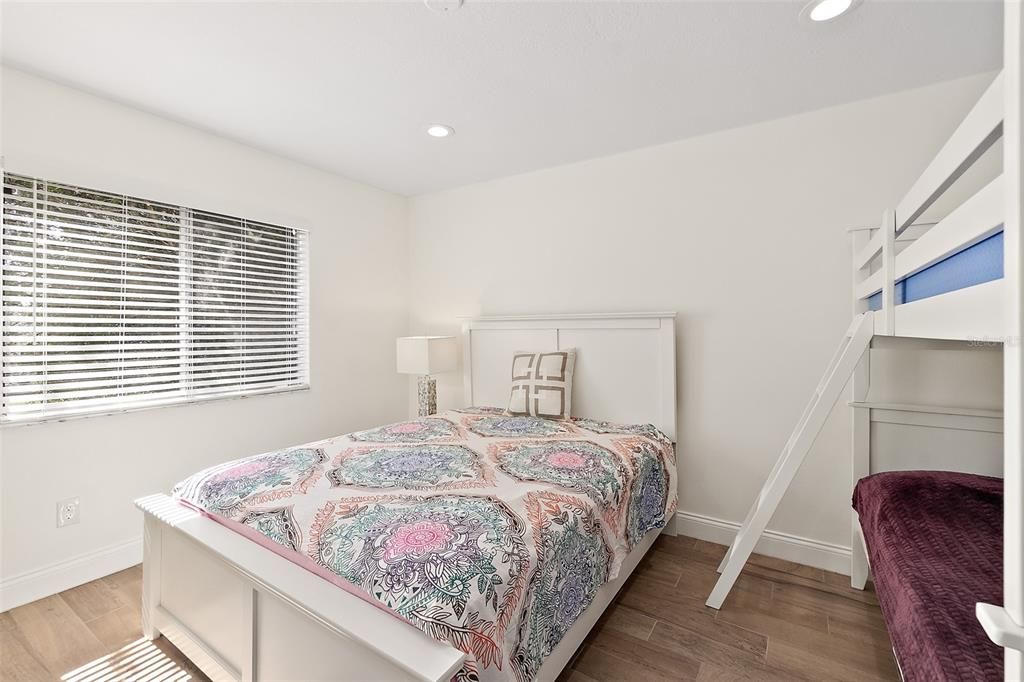 合同活跃: $720,000 (4 贝兹, 3 浴室, 2191 平方英尺)