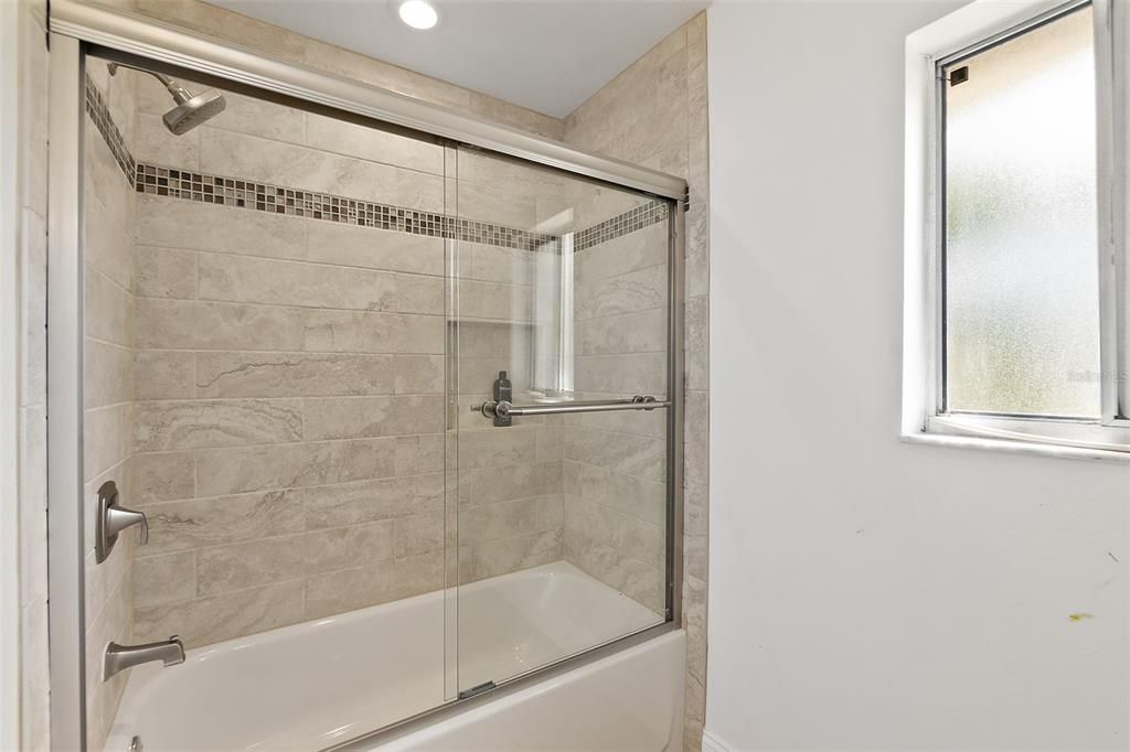 合同活跃: $720,000 (4 贝兹, 3 浴室, 2191 平方英尺)