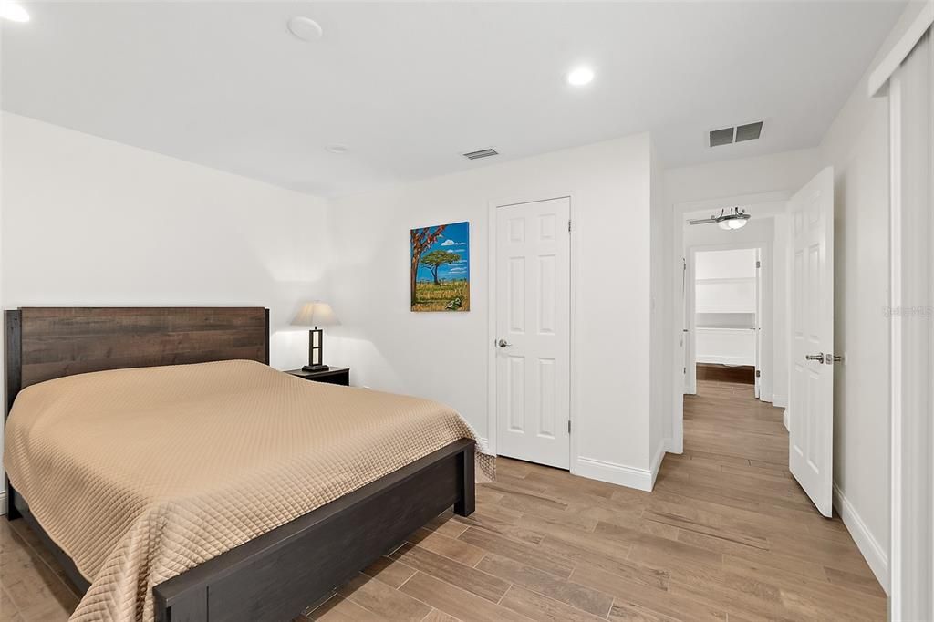 合同活跃: $720,000 (4 贝兹, 3 浴室, 2191 平方英尺)