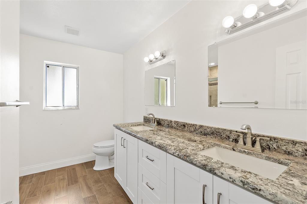 合同活跃: $720,000 (4 贝兹, 3 浴室, 2191 平方英尺)