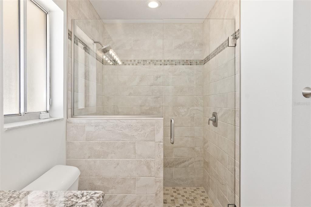 合同活跃: $720,000 (4 贝兹, 3 浴室, 2191 平方英尺)