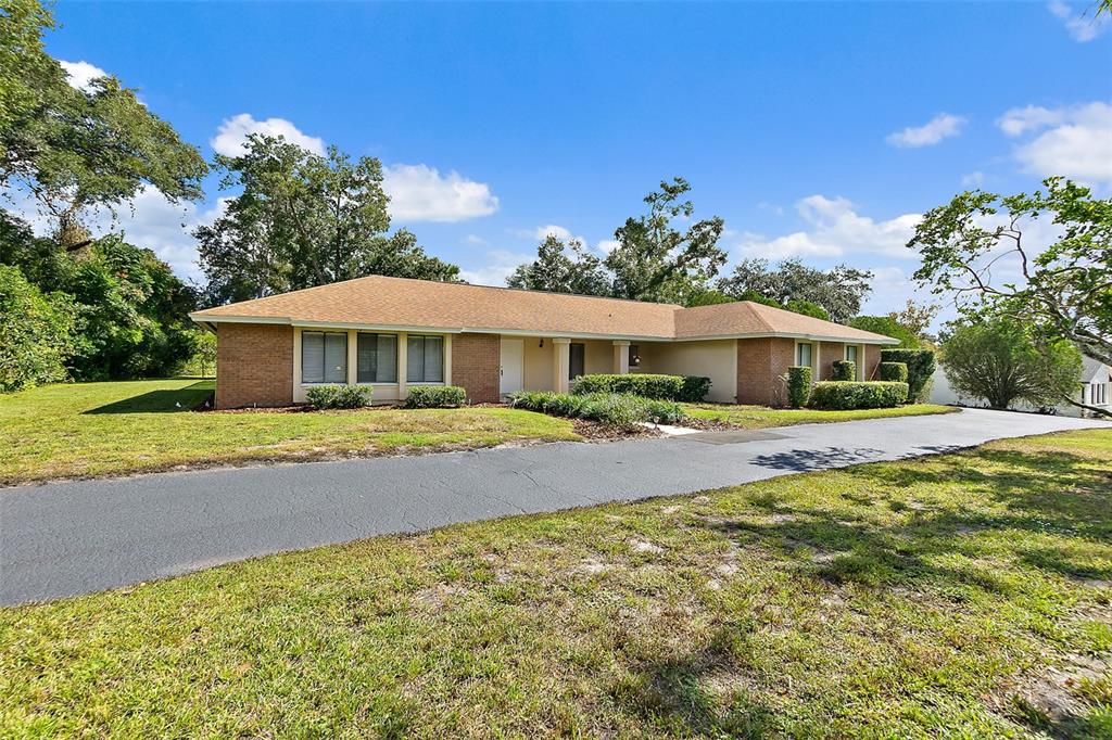 合同活跃: $720,000 (4 贝兹, 3 浴室, 2191 平方英尺)