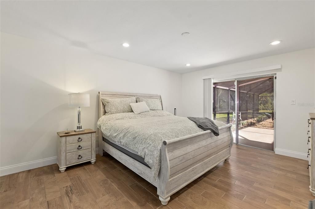 合同活跃: $720,000 (4 贝兹, 3 浴室, 2191 平方英尺)