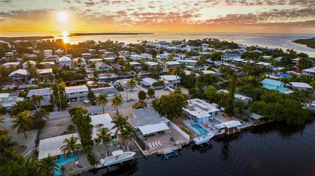 For Sale: $1,250,000 (3 beds, 3 baths, 1360 Square Feet)