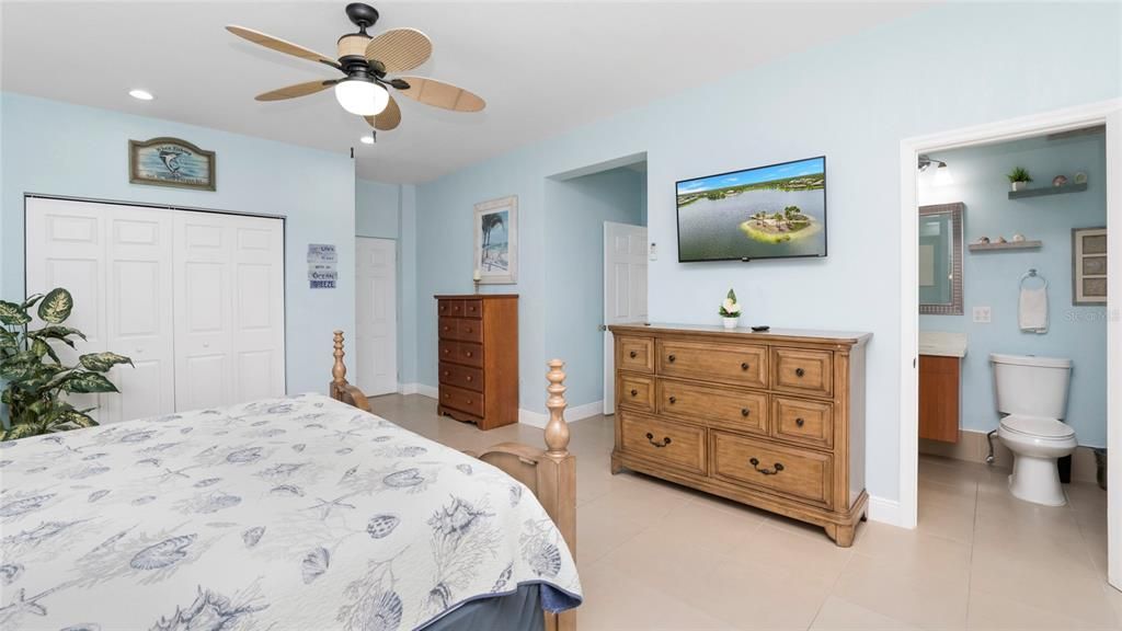 For Sale: $1,250,000 (3 beds, 3 baths, 1360 Square Feet)