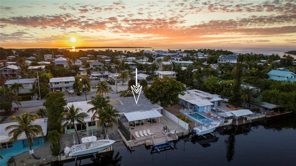 For Sale: $1,250,000 (3 beds, 3 baths, 1360 Square Feet)