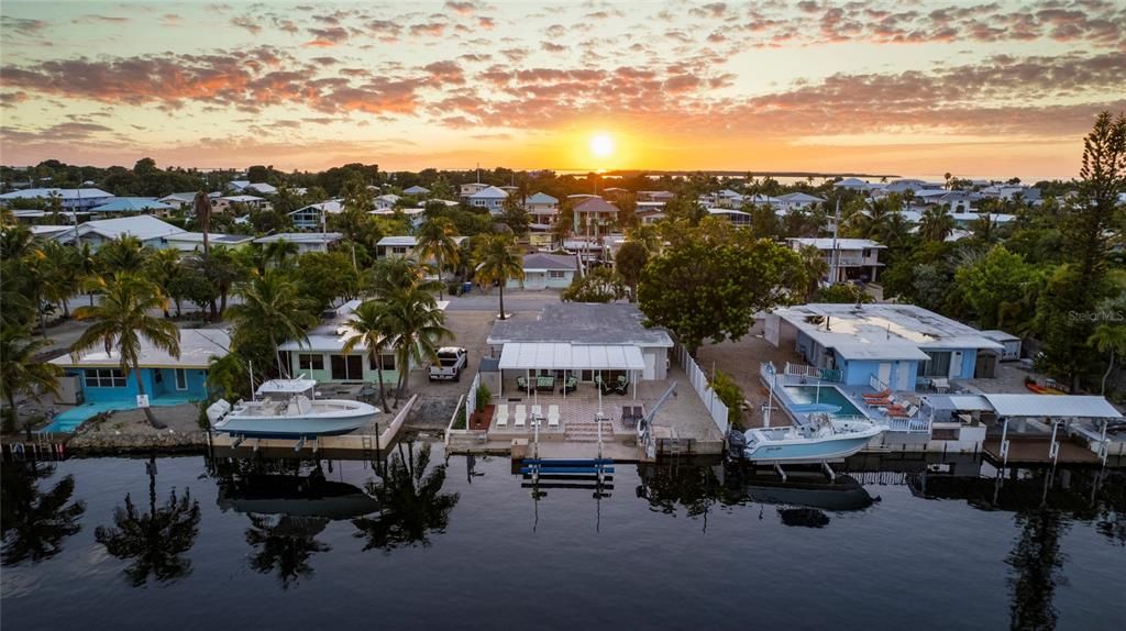 For Sale: $1,250,000 (3 beds, 3 baths, 1360 Square Feet)