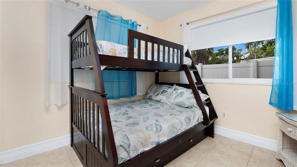 For Sale: $1,250,000 (3 beds, 3 baths, 1360 Square Feet)