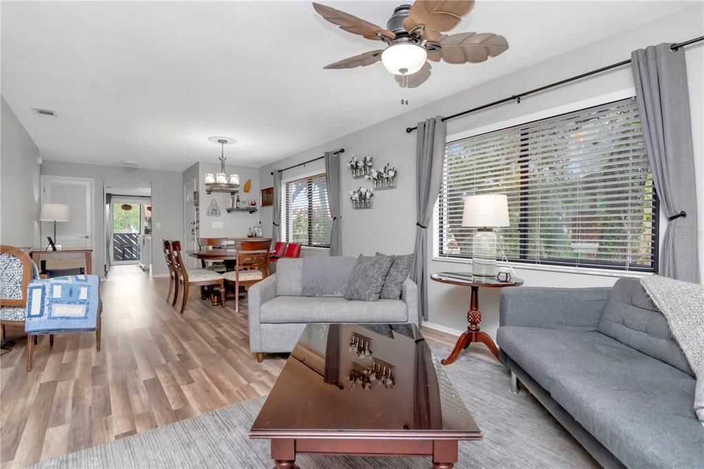 En Venta: $310,000 (3 camas, 2 baños, 1230 Pies cuadrados)