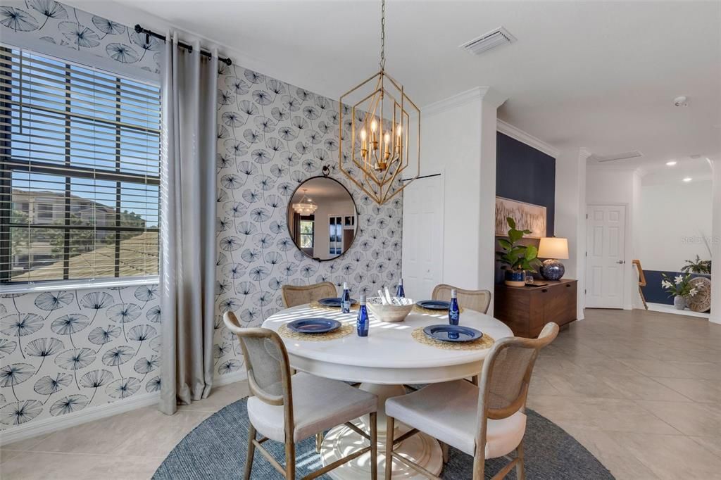 Под контрактом: $575,000 (3 спален, 2 ванн, 2108 Квадратных фут)