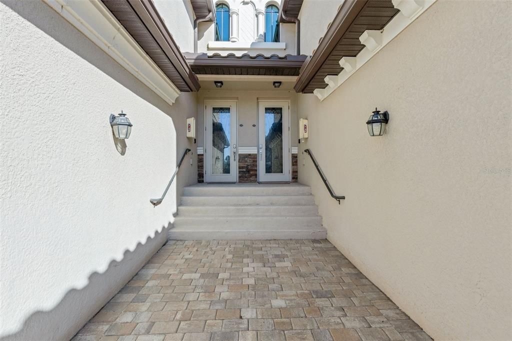 Под контрактом: $575,000 (3 спален, 2 ванн, 2108 Квадратных фут)