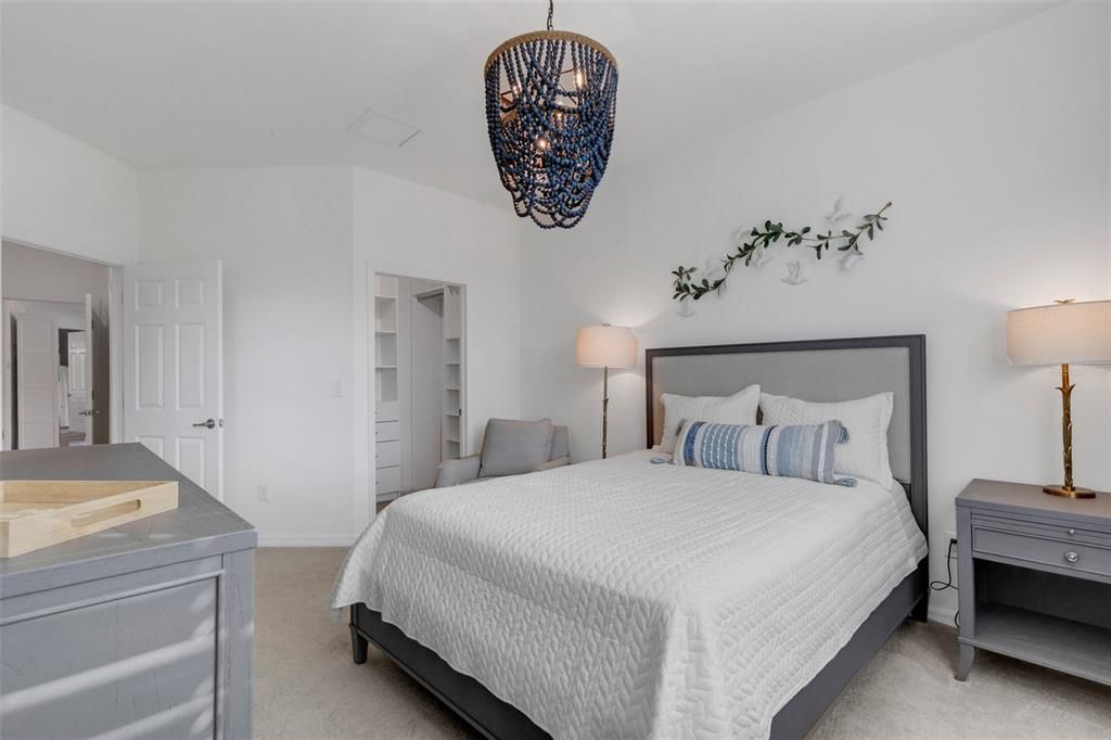 Под контрактом: $575,000 (3 спален, 2 ванн, 2108 Квадратных фут)