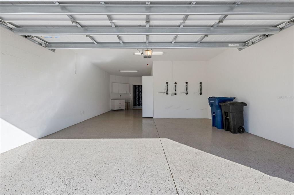 Под контрактом: $575,000 (3 спален, 2 ванн, 2108 Квадратных фут)