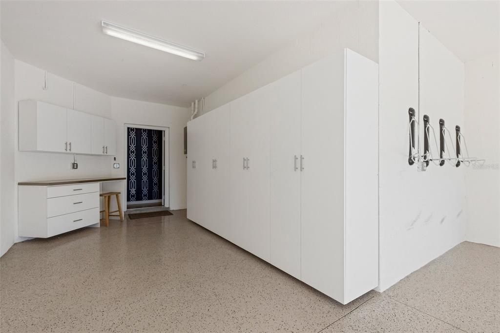 Под контрактом: $575,000 (3 спален, 2 ванн, 2108 Квадратных фут)