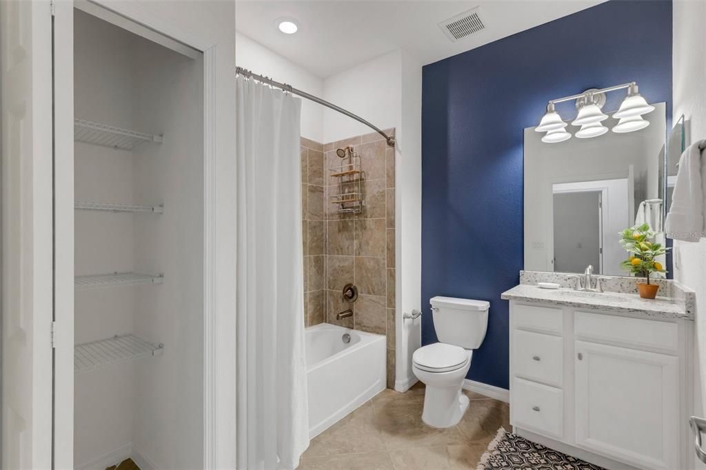 Под контрактом: $575,000 (3 спален, 2 ванн, 2108 Квадратных фут)