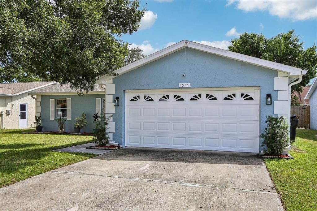 Activo con contrato: $380,000 (4 camas, 2 baños, 1401 Pies cuadrados)