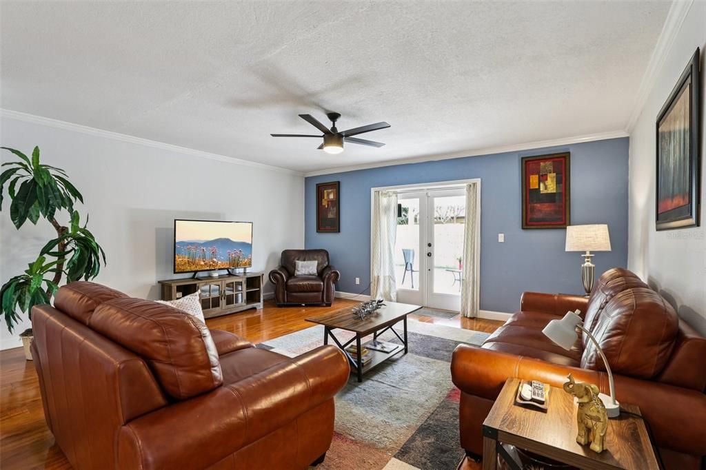 Activo con contrato: $380,000 (4 camas, 2 baños, 1401 Pies cuadrados)