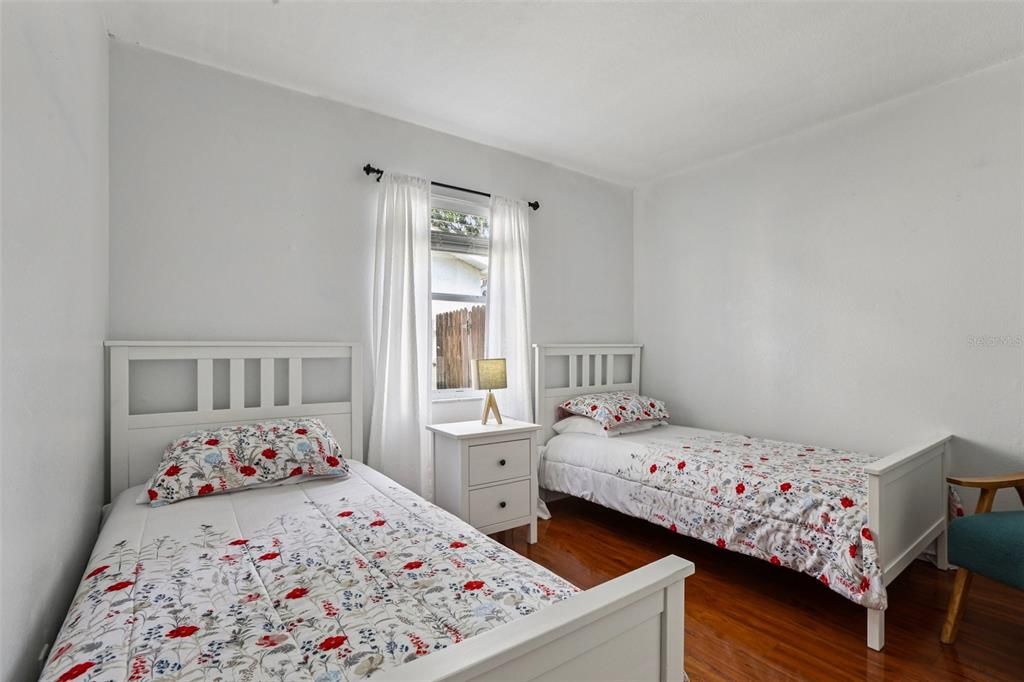 Activo con contrato: $380,000 (4 camas, 2 baños, 1401 Pies cuadrados)