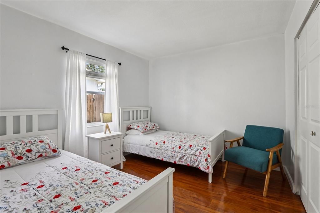 Activo con contrato: $380,000 (4 camas, 2 baños, 1401 Pies cuadrados)