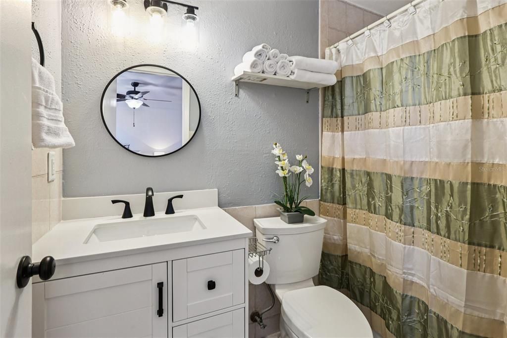 Activo con contrato: $380,000 (4 camas, 2 baños, 1401 Pies cuadrados)