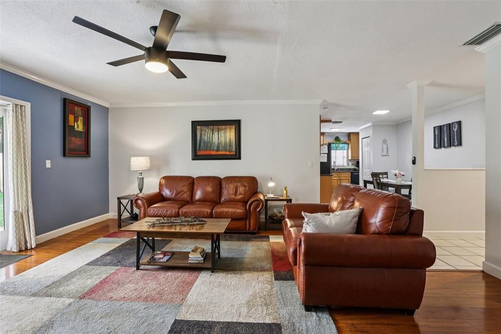 Activo con contrato: $380,000 (4 camas, 2 baños, 1401 Pies cuadrados)