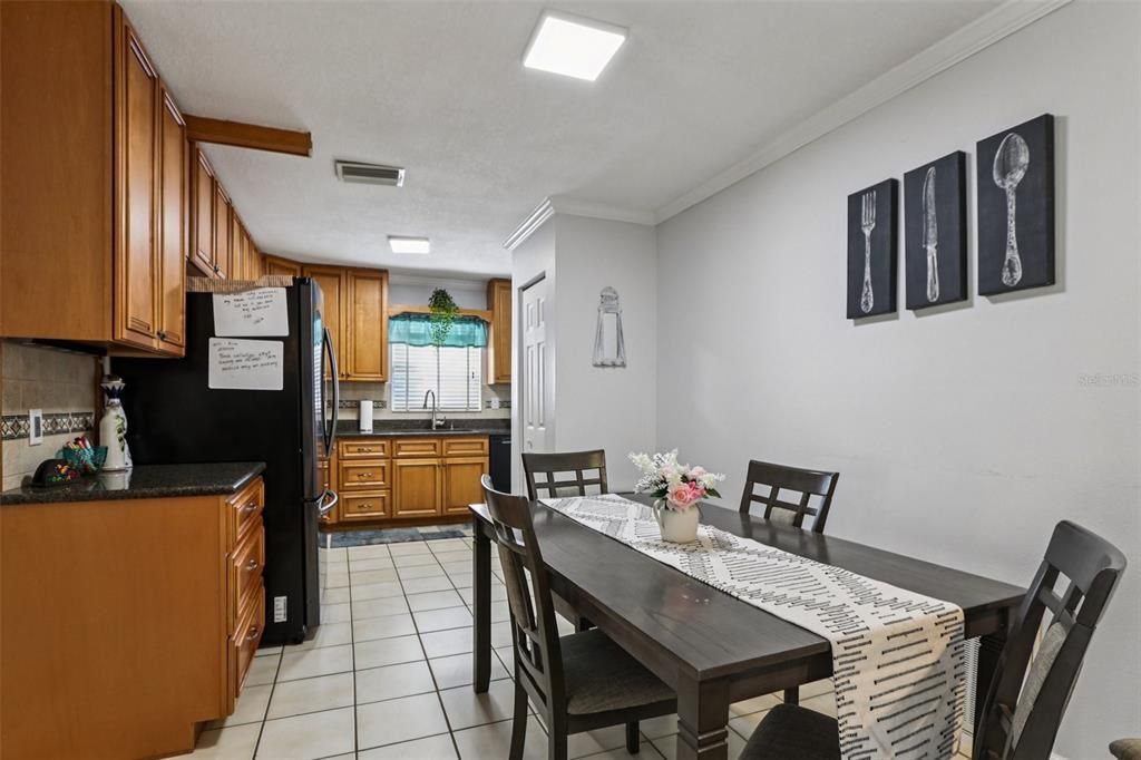 Activo con contrato: $380,000 (4 camas, 2 baños, 1401 Pies cuadrados)