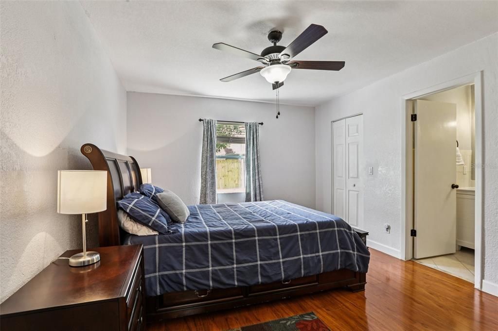 Activo con contrato: $380,000 (4 camas, 2 baños, 1401 Pies cuadrados)