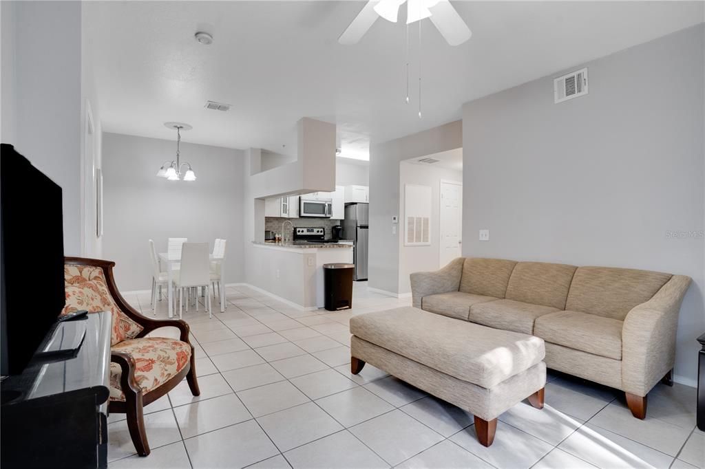 En Venta: $145,000 (2 camas, 2 baños, 1051 Pies cuadrados)