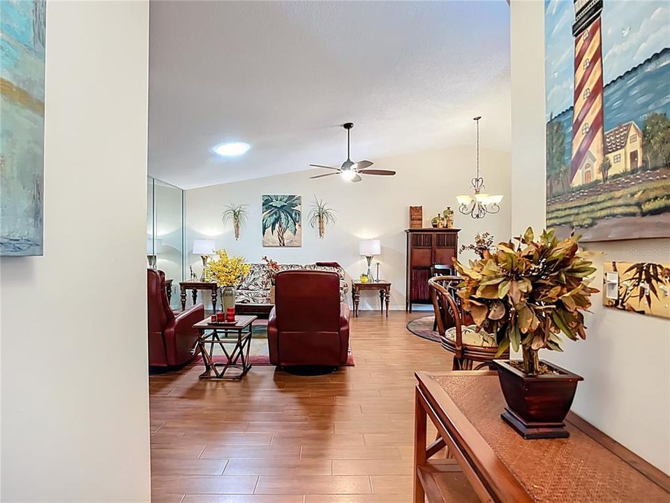 Activo con contrato: $279,900 (2 camas, 2 baños, 1443 Pies cuadrados)