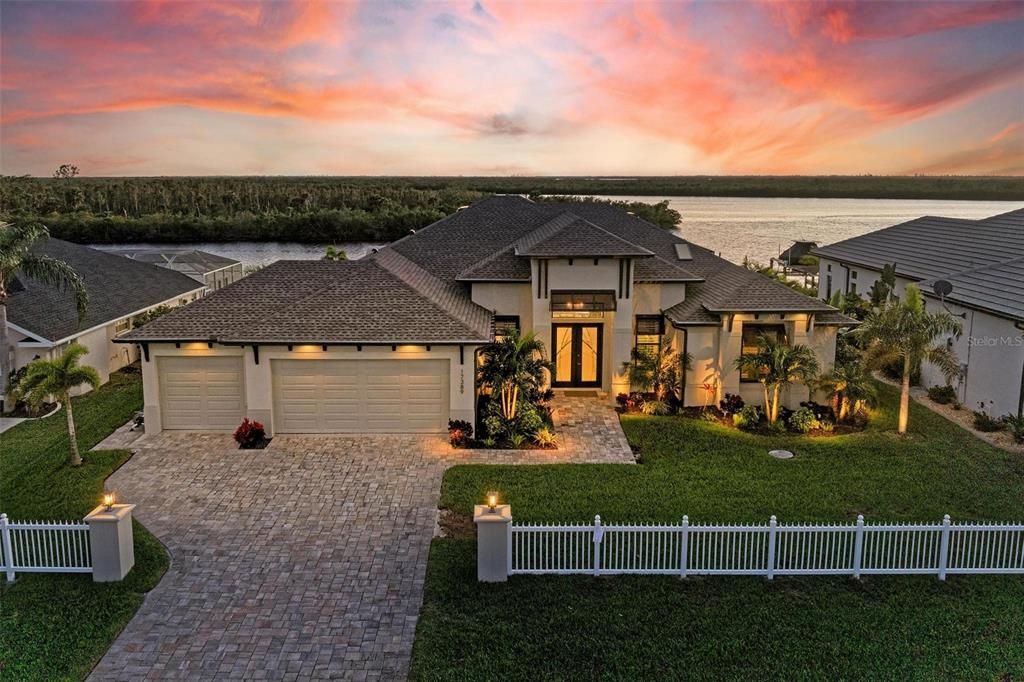 For Sale: $1,425,000 (3 beds, 3 baths, 2643 Square Feet)