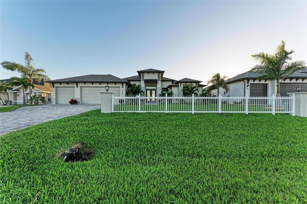 For Sale: $1,425,000 (3 beds, 3 baths, 2643 Square Feet)