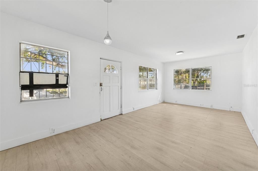 На продажу: $275,000 (3 спален, 1 ванн, 1176 Квадратных фут)