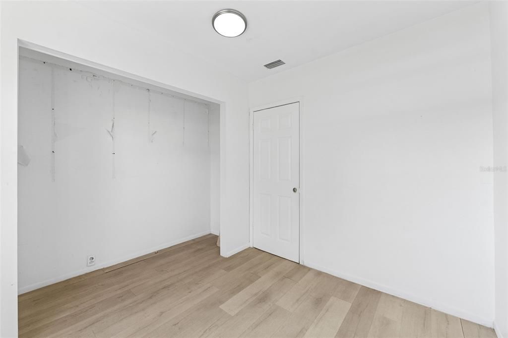 На продажу: $275,000 (3 спален, 1 ванн, 1176 Квадратных фут)