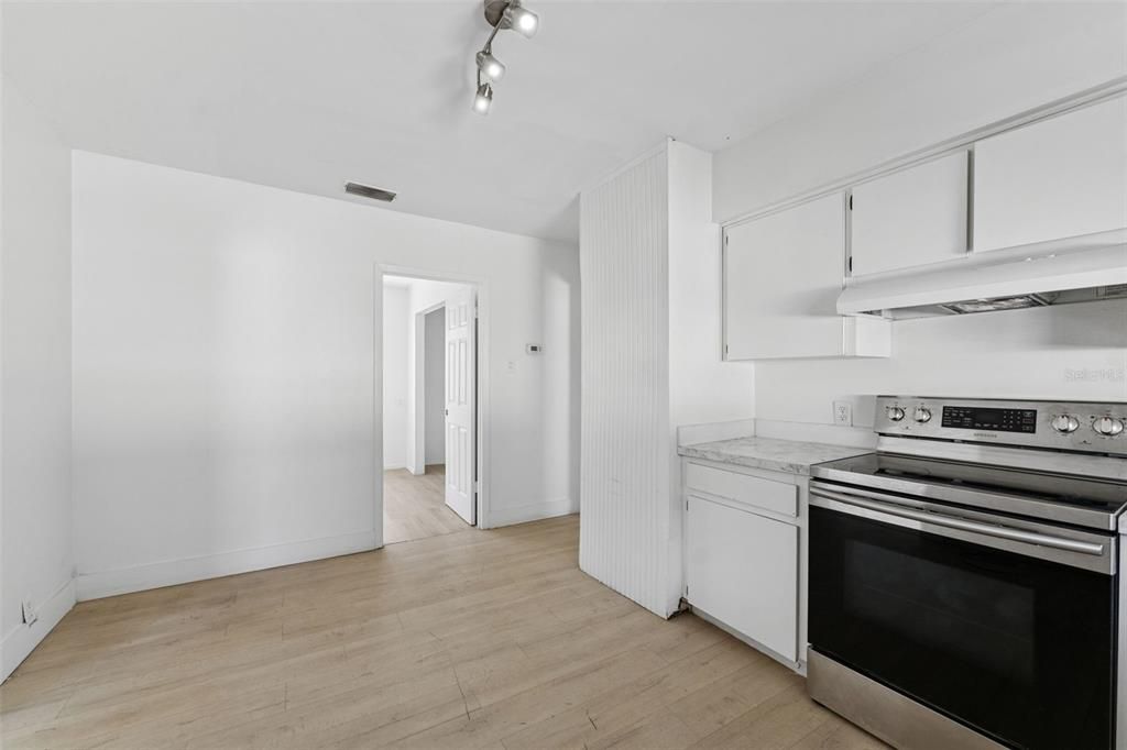 На продажу: $275,000 (3 спален, 1 ванн, 1176 Квадратных фут)