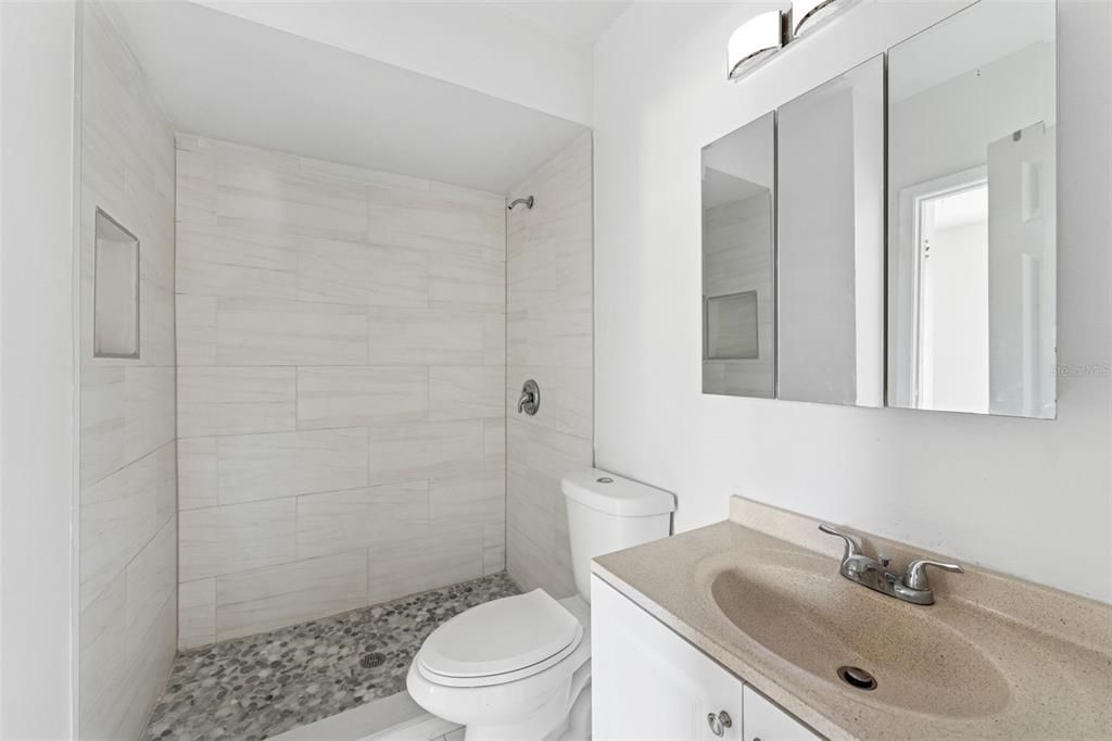 На продажу: $275,000 (3 спален, 1 ванн, 1176 Квадратных фут)