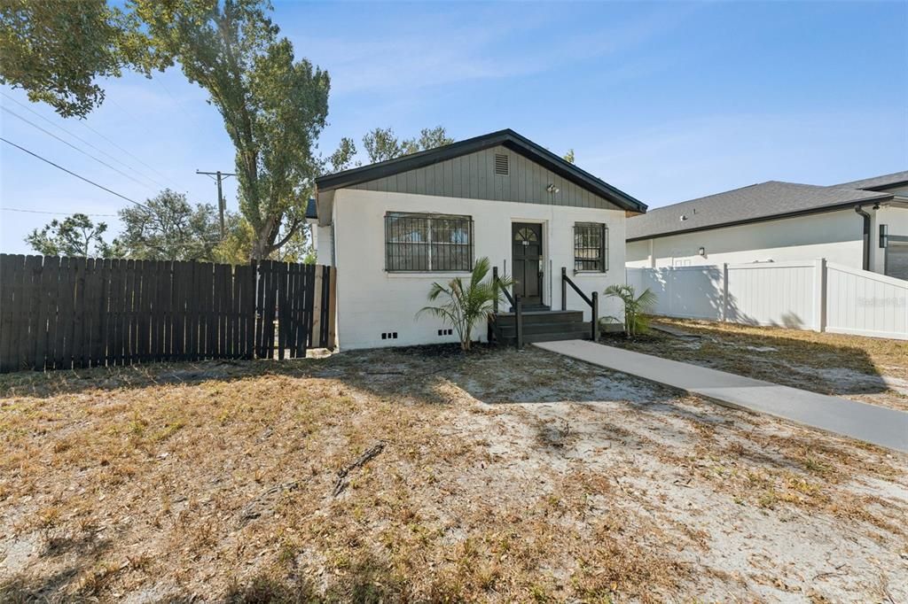 На продажу: $275,000 (3 спален, 1 ванн, 1176 Квадратных фут)