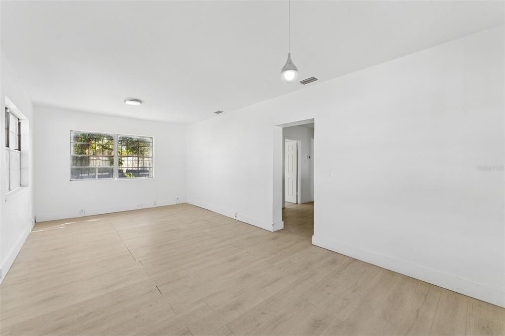 На продажу: $275,000 (3 спален, 1 ванн, 1176 Квадратных фут)