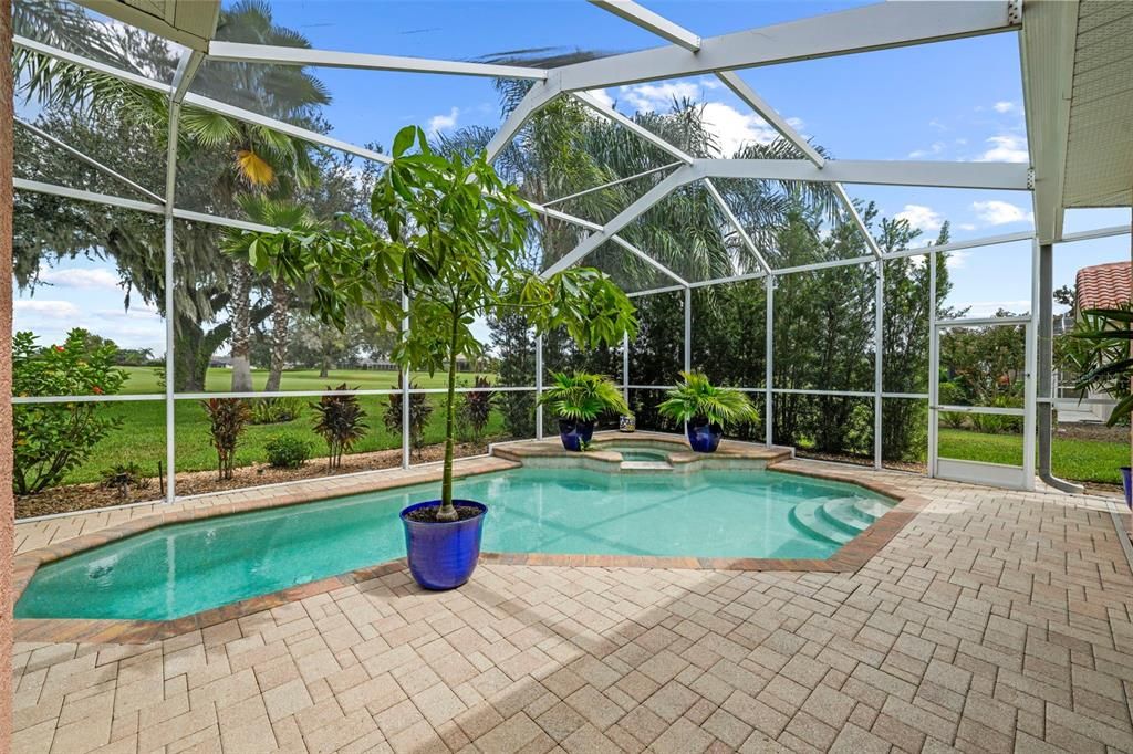 Activo con contrato: $725,000 (4 camas, 3 baños, 2749 Pies cuadrados)