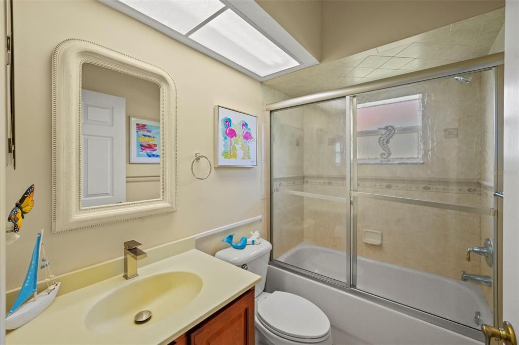 Activo con contrato: $725,000 (4 camas, 3 baños, 2749 Pies cuadrados)